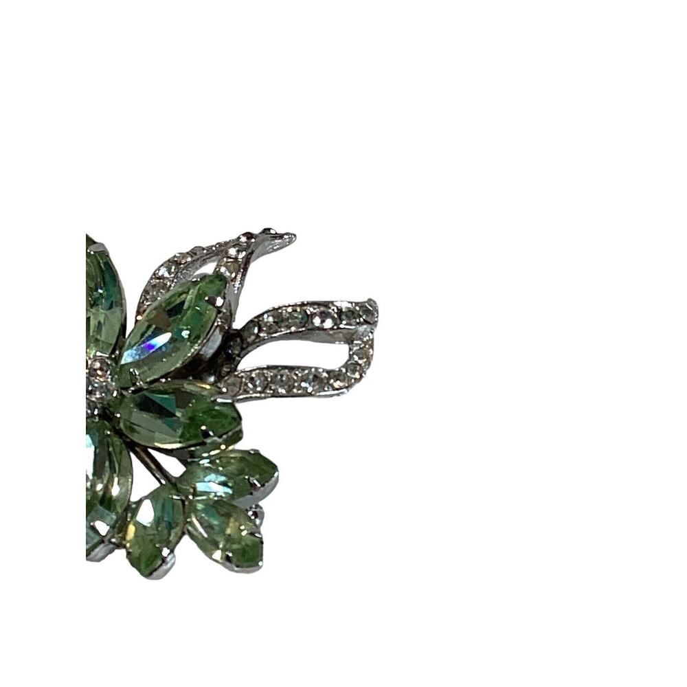 Vtg WEISS Clear Lt Green Prong Set Crystal BROOCH Sparkly Flower Spray 2” Classy - Picture 4 of 10